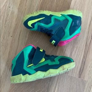 Nike Lebron baby child 5c Trex 11 sneakers green